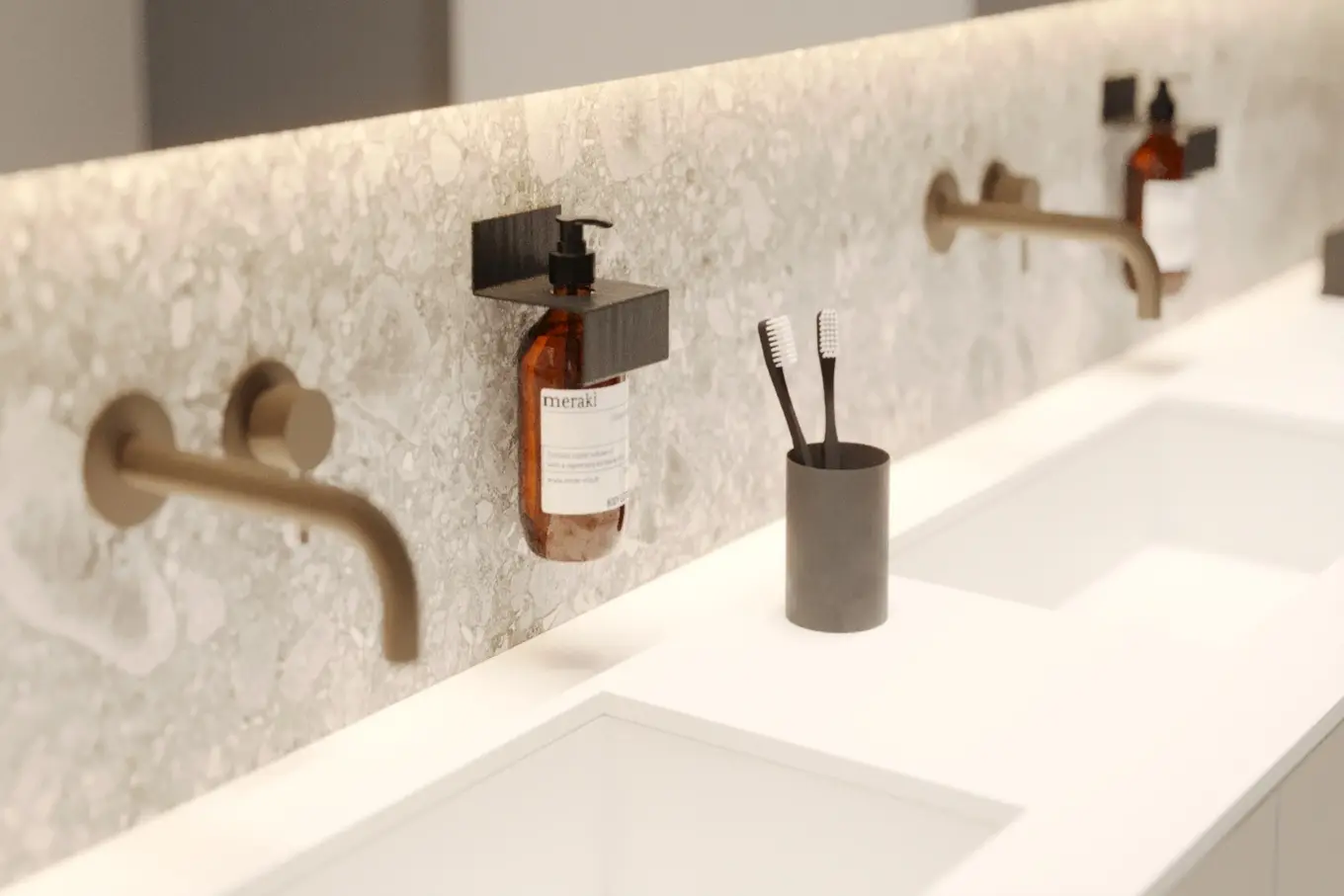 dozownik mydła w uchwycie